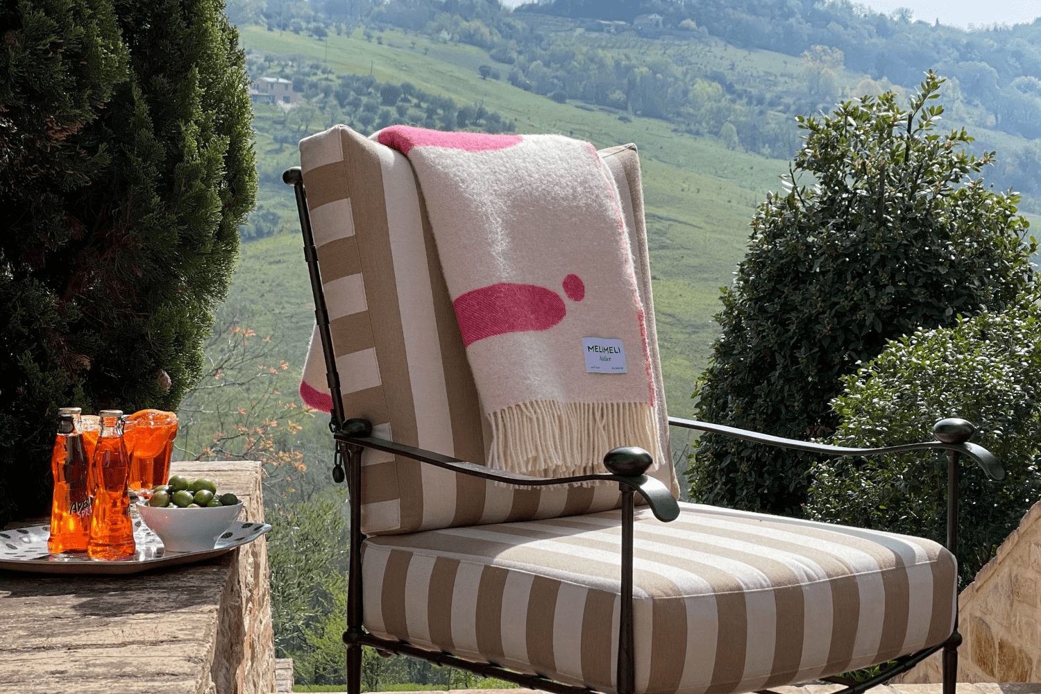 MAY IS HERE, LETS MOVE OUTSIDE – handplockad stil från MELIMELI