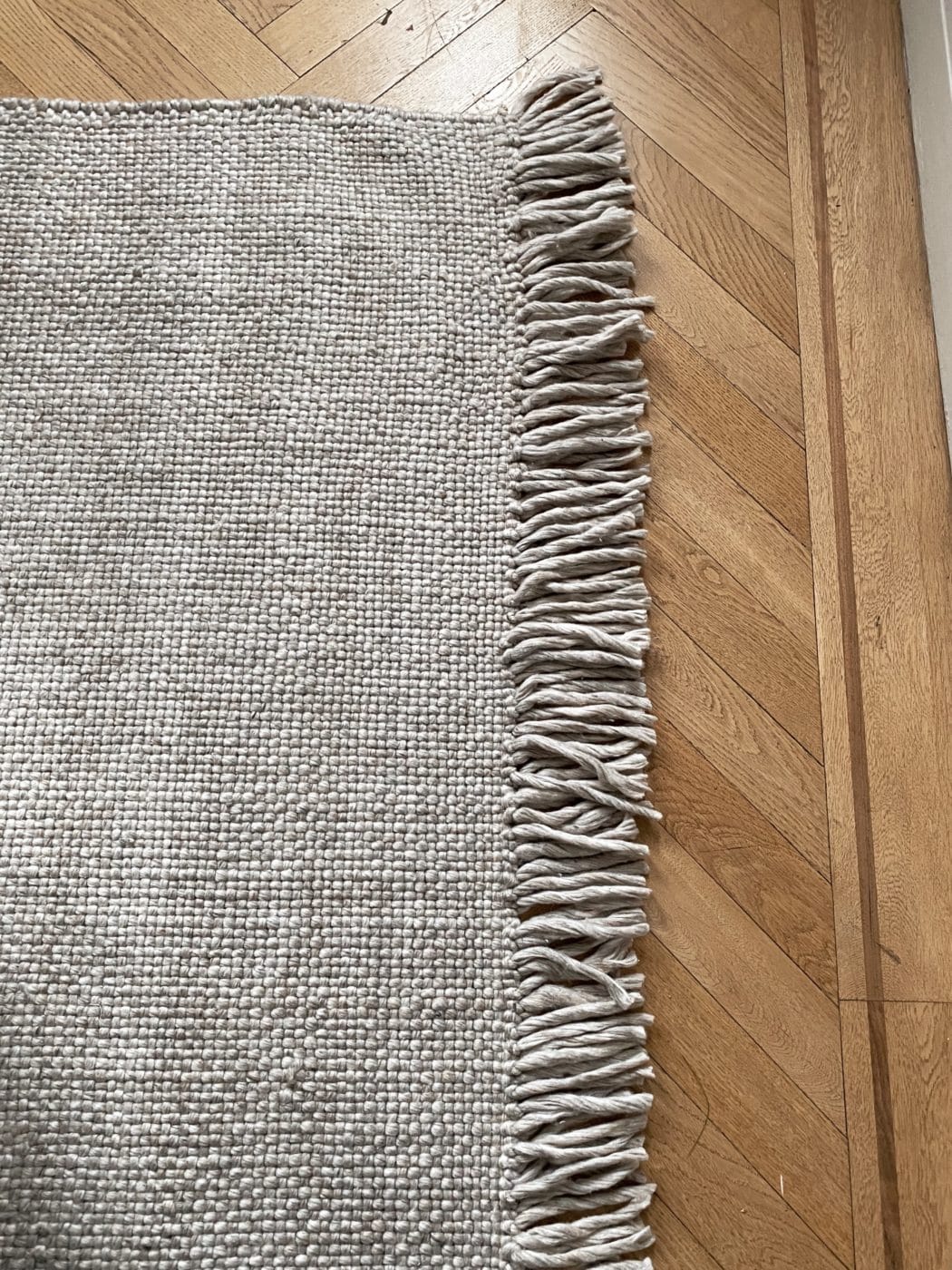 Stor beige matta tillverkad av återvunnet material Melimeli
