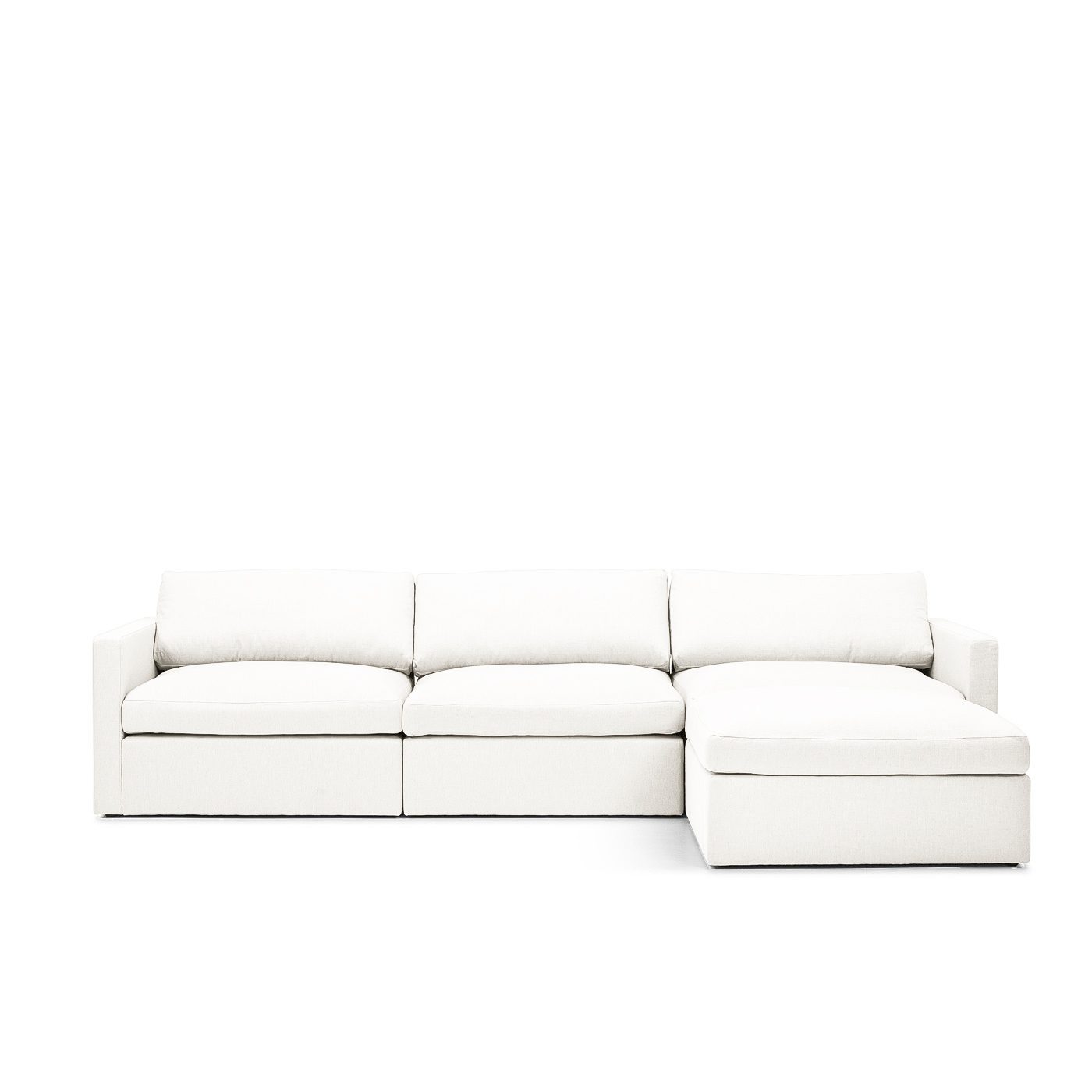 Lucie Grande 3-Sitssoffa (med puff) True White är en modulsoffa i vit linne från Melimeli