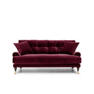 Blanca 2-Sitssoffa Ruby Red är en Howard-soffa i vinröd sammet från Melimeli
