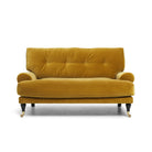 Blanca Love Seat Amber är en liten Howard-soffa i mörkgul sammet från Melimeli