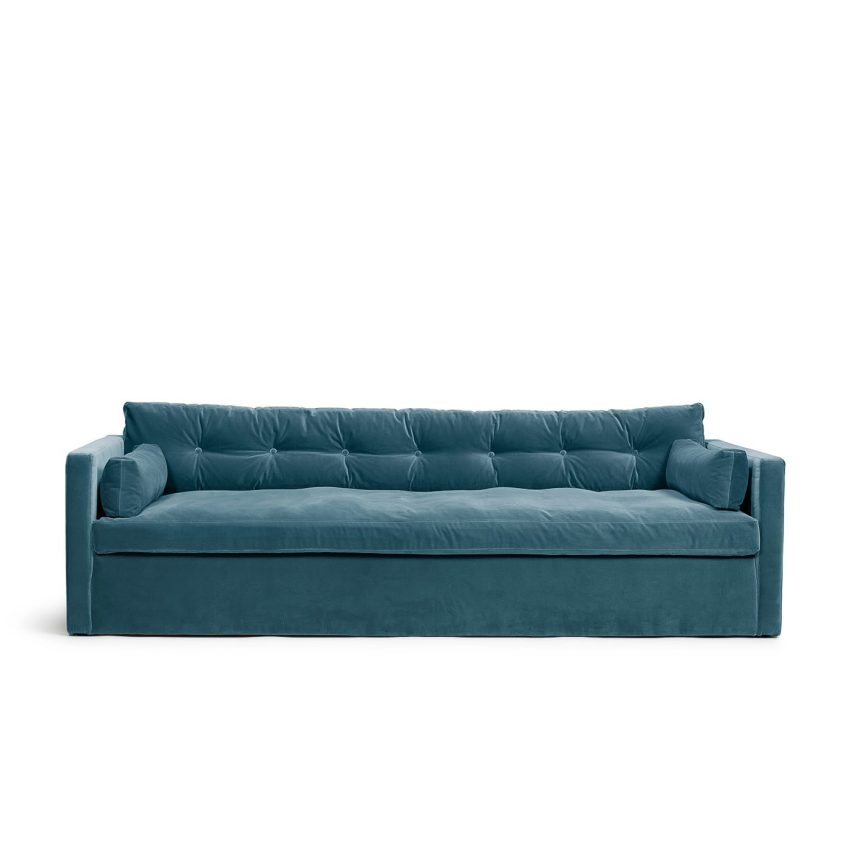 Dahlia Grande 3-Sitssoffa Petrol är en djup och bekväm soffa i blågrön sammet från Melimeli