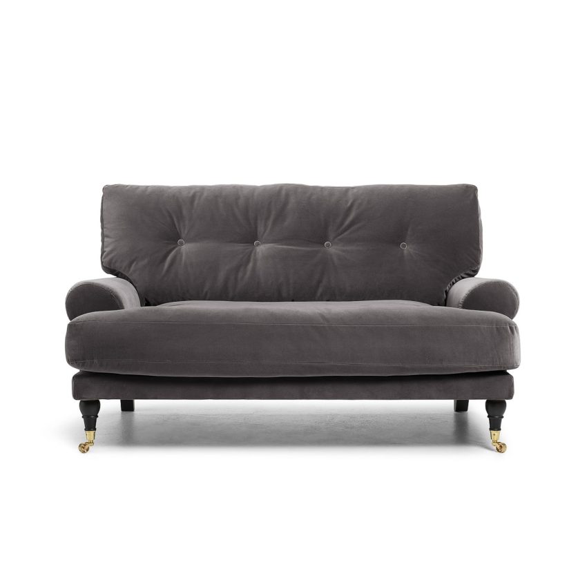 Blanca Love Seat Greige är en liten Howard-soffa i grå sammet från Melimeli