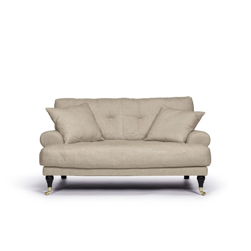 Blanca Love Seat Khaki är en liten Howard-soffa i beige linne från Melimeli